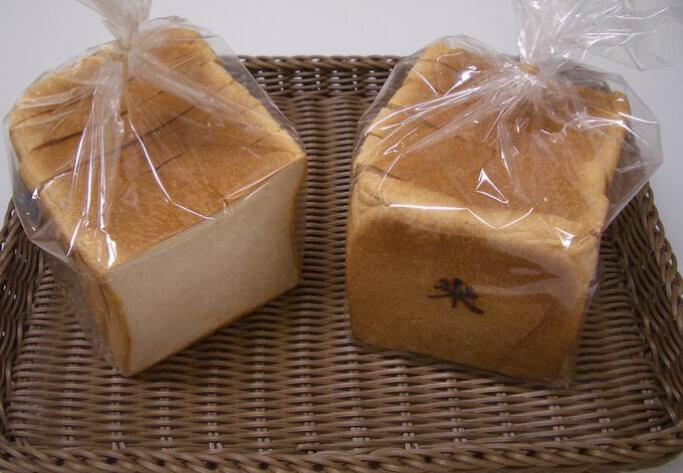 持ち手まで食べられるフライパン！？国産米100％使用の無添加の米粉パン専門店「MonaMona」