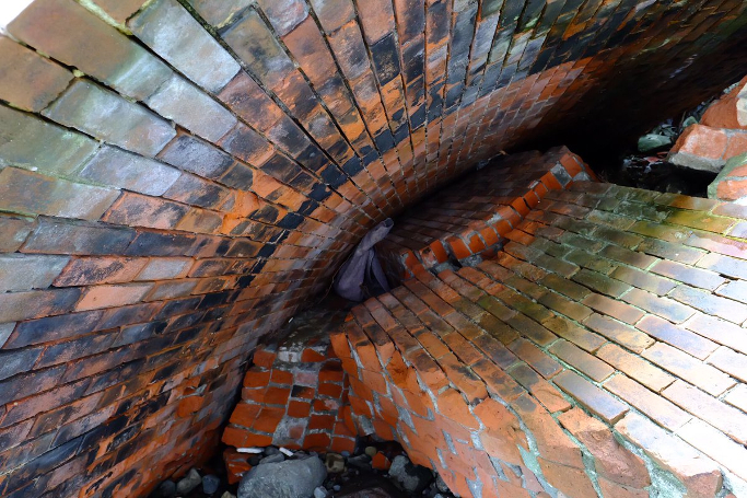 廃線マニアを惹きつけてやまない…静岡大崩海岸にある“旧石部トンネル”の歴史と現在の姿