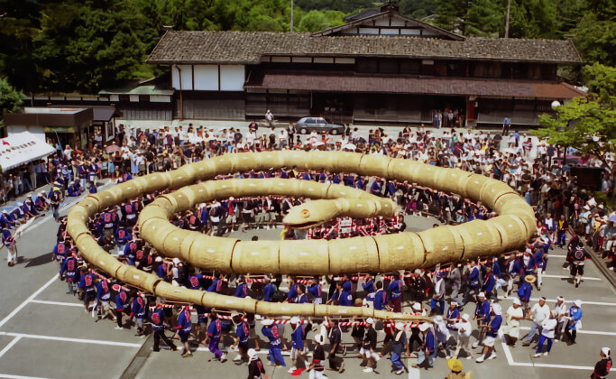 【新潟】体長82.8mの大蛇がギネス認定されたお祭り「えちごせきかわ大したもん蛇まつり」