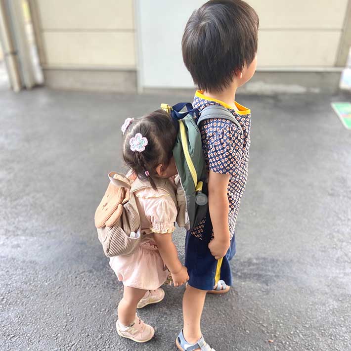 幼い兄妹の写真