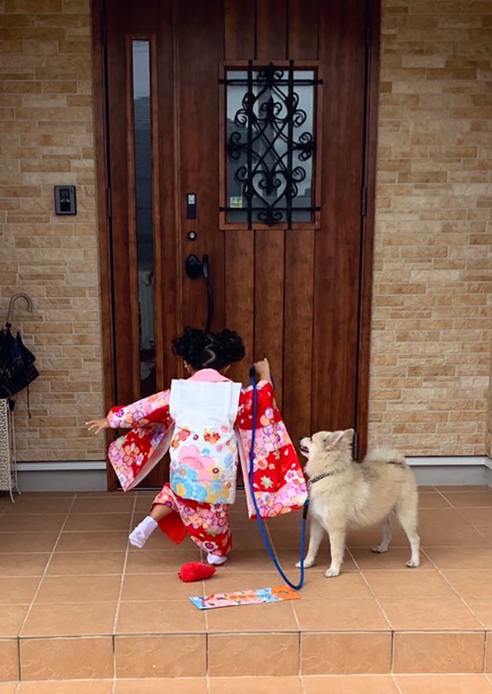 子供と愛犬の写真