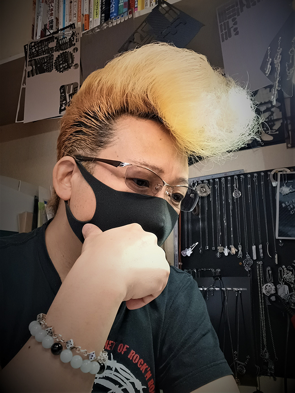 リーゼントの男性の写真