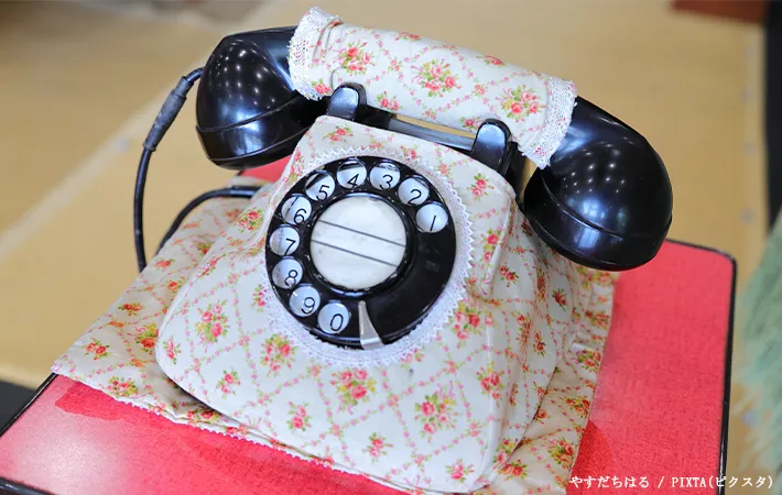 黒電話につけたカバーの写真