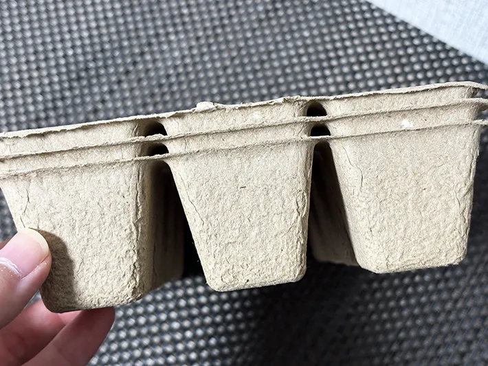 セリアの紙ポット角型・12個連結タイプの画像