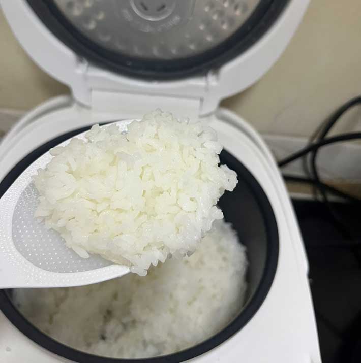 炊き立てのカルローズ米（撮影：grape編集部）