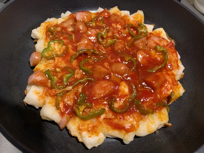 『もちピザ』の写真（撮影：grape編集部）