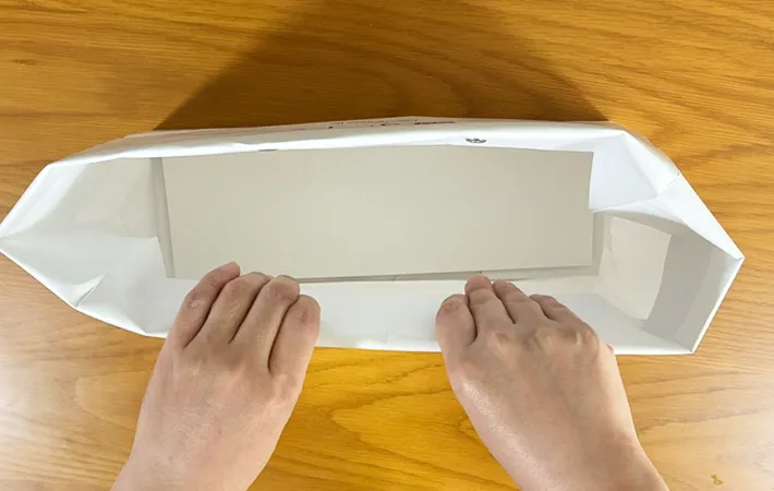 紙袋を使った収納術（撮影：grape編集部）