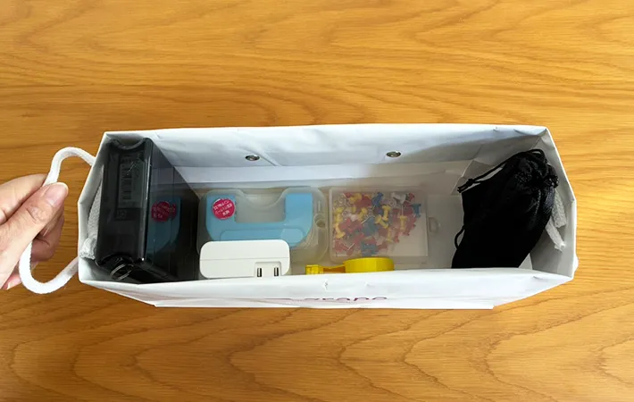 紙袋を使った収納術（撮影：grape編集部）