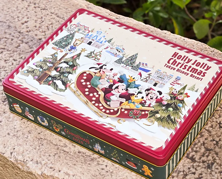 クリスマス限定のディズニー土産（撮影：grape編集部）