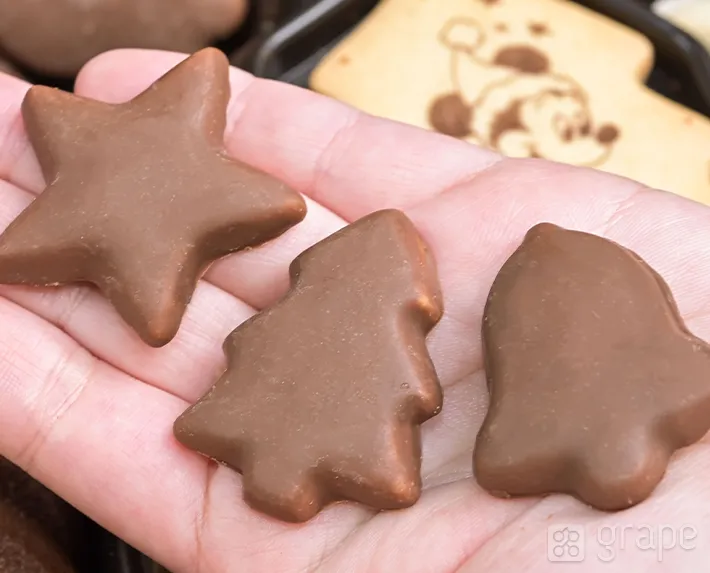 クリスマス限定のディズニー土産（撮影：grape編集部）