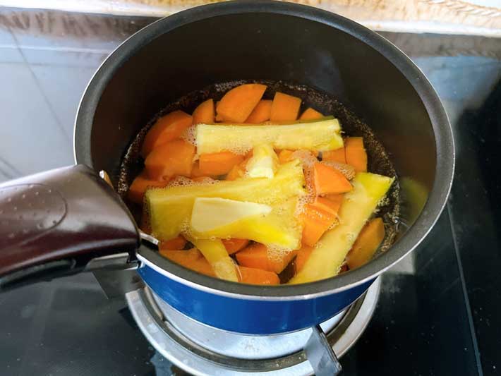 パイナップルの芯を入れたニンジングラッセ（撮影：grape編集部）