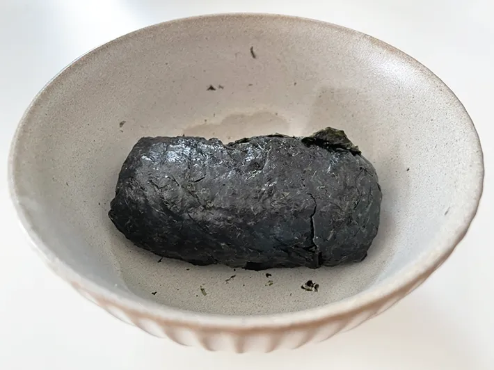 納豆ご飯を海苔で巻いた写真（撮影：grape編集部）
