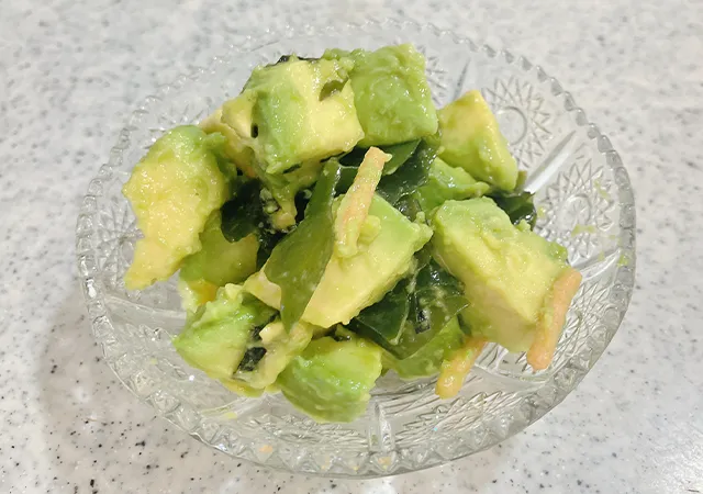 アボカドとワカメ、『お茶づけ海苔』（撮影：grape編集部）