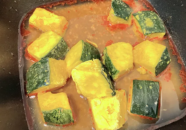 カボチャと『麻婆豆腐の素』（撮影：grape編集部）
