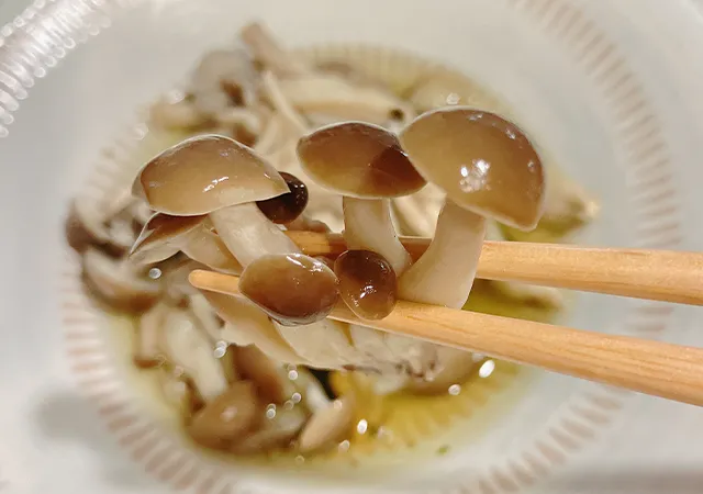 シメジと『お茶づけ海苔』（撮影：grape編集部）