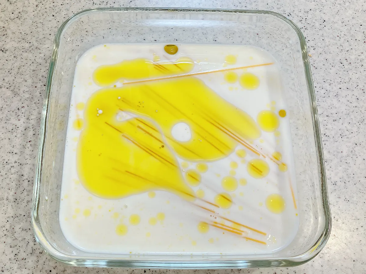 スパゲッティと牛乳、オリーブオイル（撮影：grape編集部）