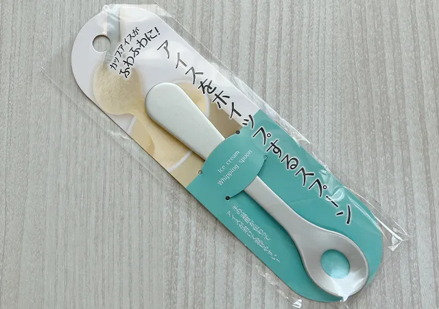 『アイスをホイップするスプーン』（撮影：grape編集部）
