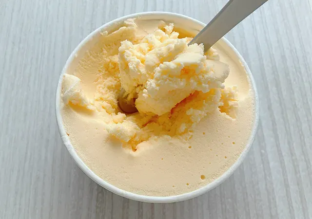 『アイスをホイップするスプーン』と『スーパーカップ』（撮影：grape編集部）