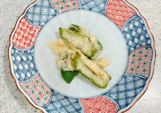 豆腐で作るピーマン天ぷら（撮影：grape編集部）